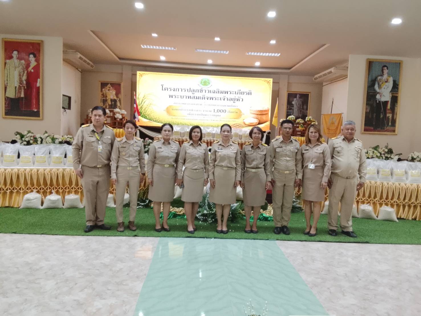 title - ส.ป.ก.ยโสธร ร่วมพิธีรับมอบข้าวสารในโครงการปลูกข้าวเฉลิมพระเกียรติพระบาทสมเด็จพระเจ้าอยู่หัว เนื่องในโอกาสมหามงคลเฉลิมพระชนมพรรษา 74 พรรษา 28 กรกฎาคม 2569